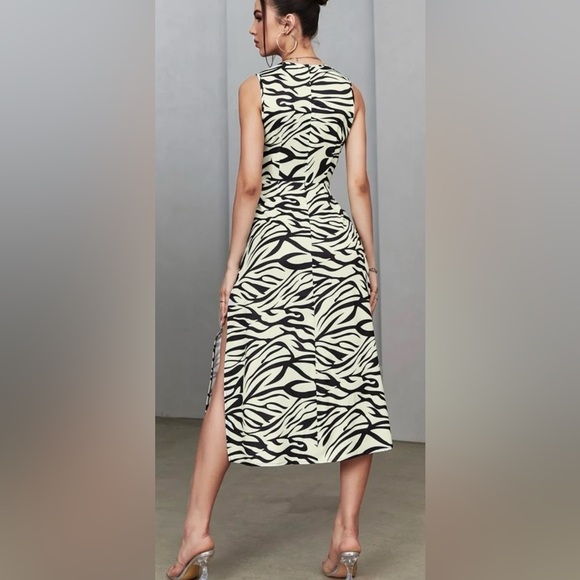 SHEIN Black and White Asymmetrical Bodycon Dress - Picture 3 of 10